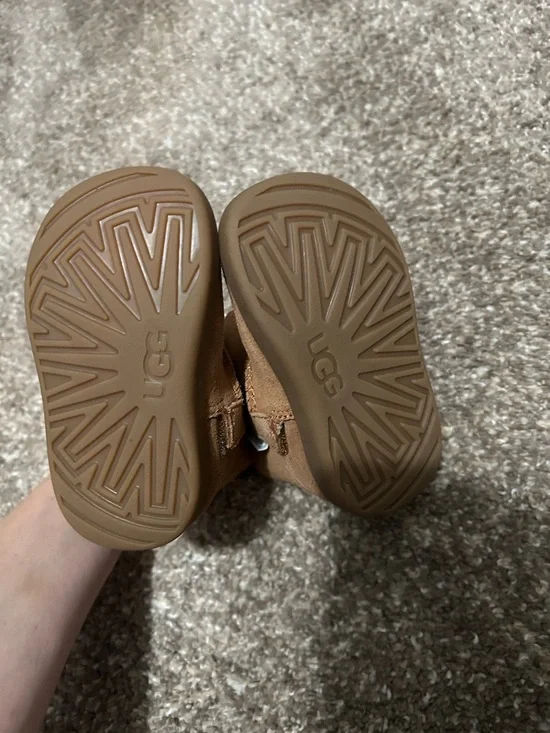 Ugg-Kids Cozy Shearling-Lined Boot - Brown - Picture 4 of 4